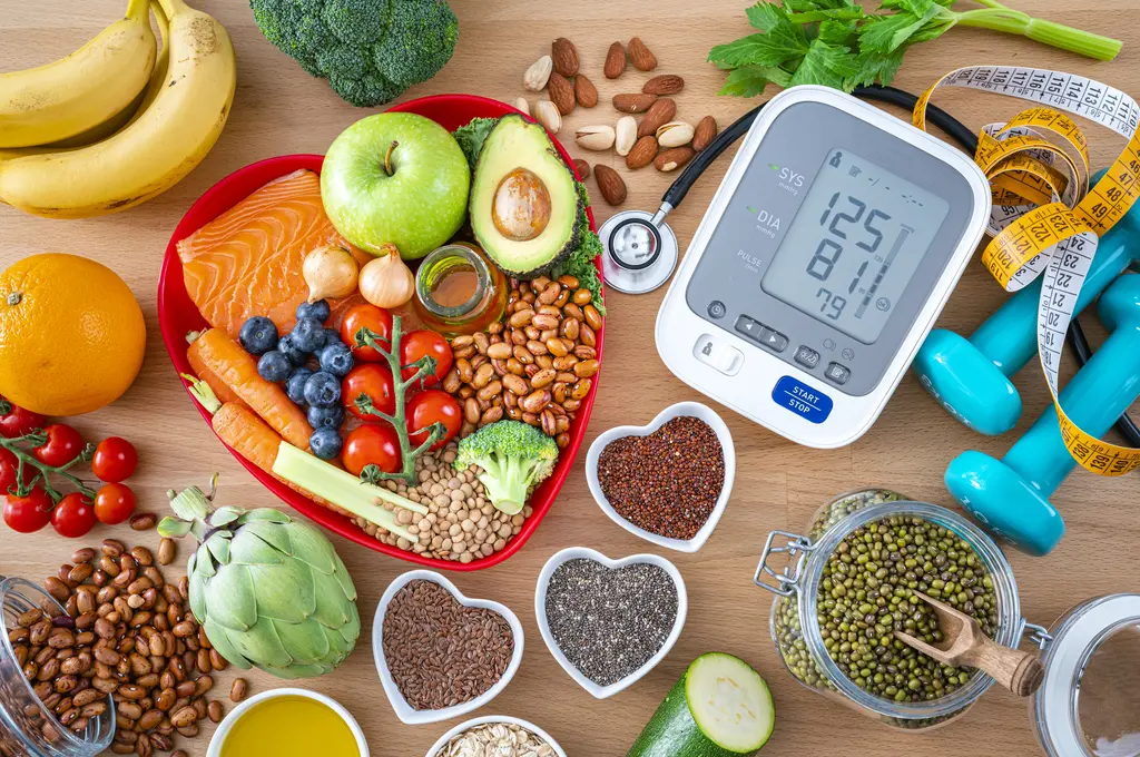 Quiz 6: healthy food surround a blood pressure monitor