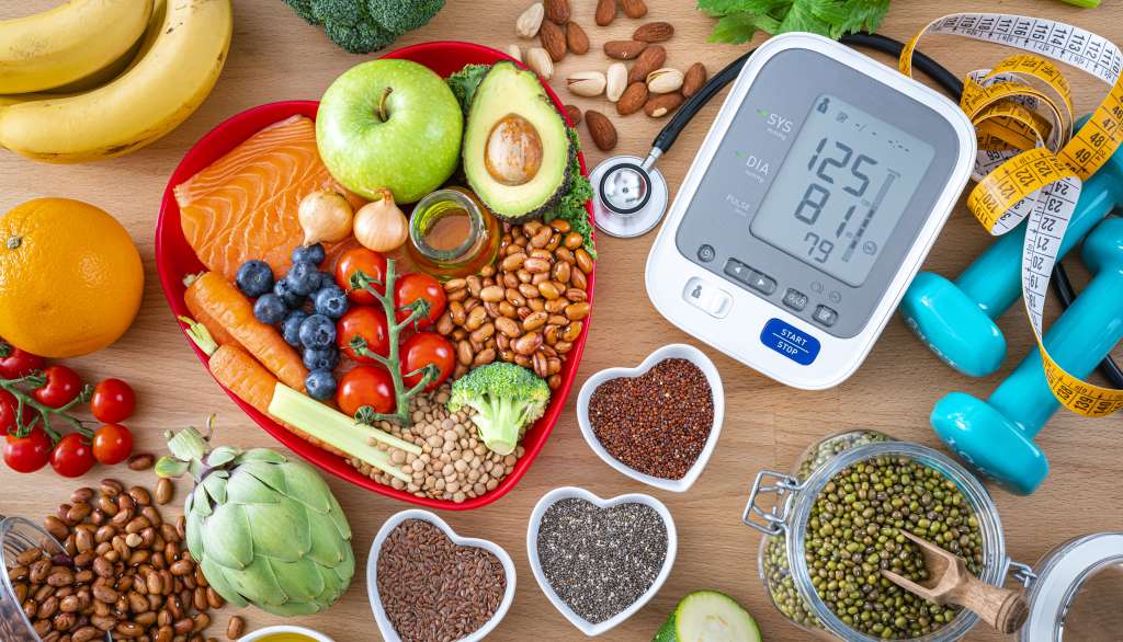 Quiz 6: healthy food surround a blood pressure monitor