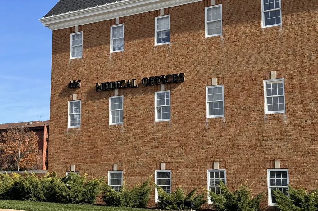 Brick Creve Coeur, MO, building labeled "Medical Offices" with multiple windows.