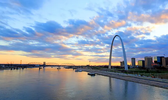 St. Louis, MO riverfront scene